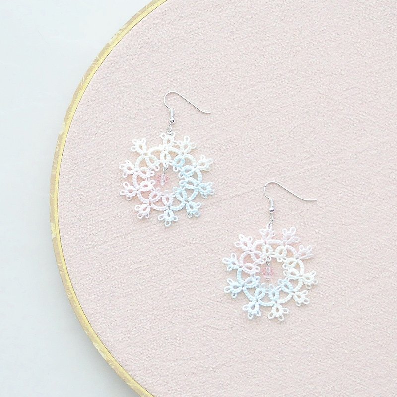 [Customized] Hand-knitted Snowflake Earrings Pastel Yellow Red Green Tatting Snowflake Earrings - Earrings & Clip-ons - Thread Multicolor