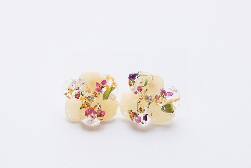Flower earrings - Earrings & Clip-ons - Resin Yellow