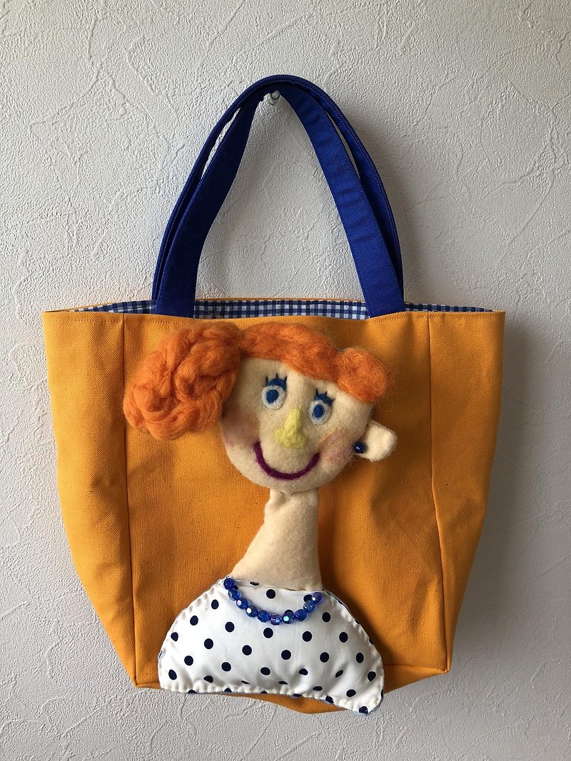 Bag with doll E - กระเป๋าถือ - ขนแกะ 