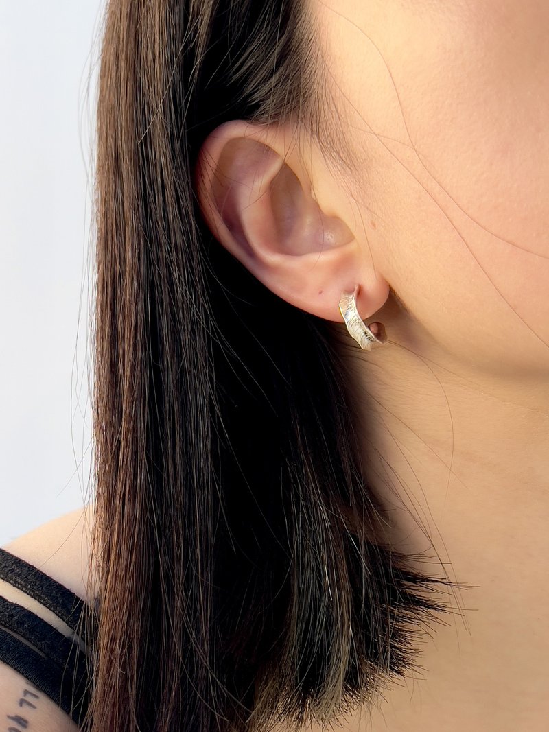 Wave and streamlined small earrings - ต่างหู - เงินแท้ สีเงิน