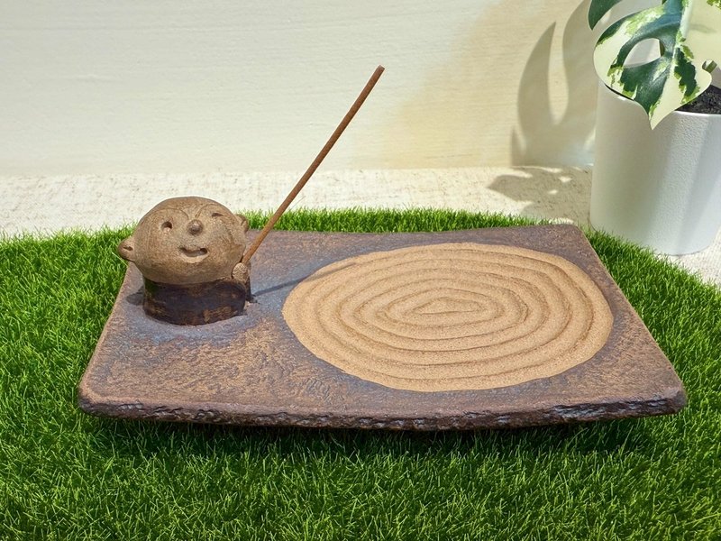 小沙彌線香台- C款 - 擺飾/家飾品 - 陶 咖啡色