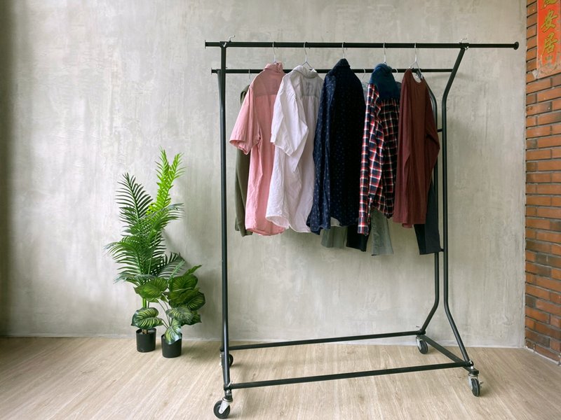 Made in Taiwan/Yumi/clothes hanger/double pole telescopic large clothes hanger/family style/clothes drying rack/clothes drying rod - ตะขอที่แขวน - วัสดุอื่นๆ สีดำ