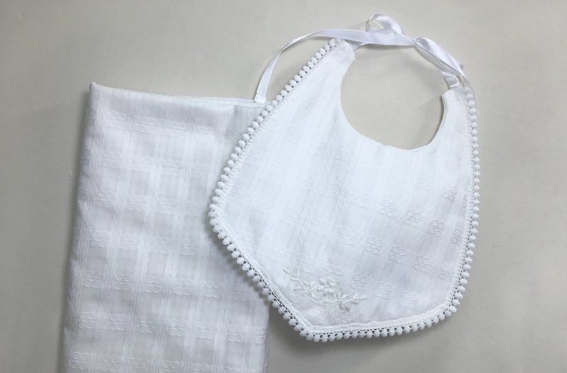 1910 classic engraved hand-embroidered infant bibs saliva towel Mi Yue ceremony - Bibs - Cotton & Hemp White