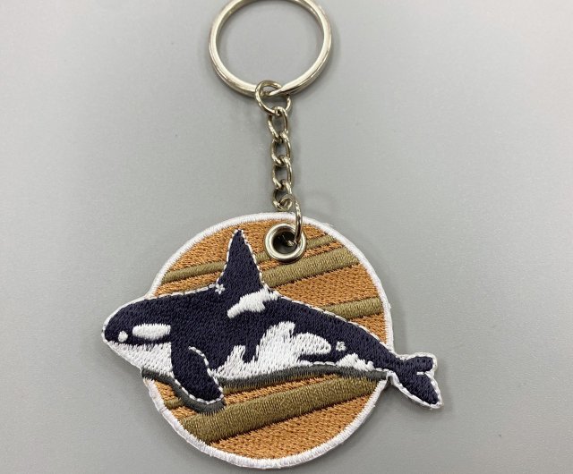 プラネットホエール】ヴィーナスキラーホエール_両面刺繡キーホルダー - ショップ Shark Boat キーホルダー・キーケース - Pinkoi