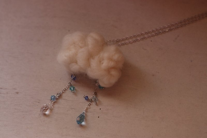 Transparent mixed light blue raindrop necklace - Necklaces - Wool Blue
