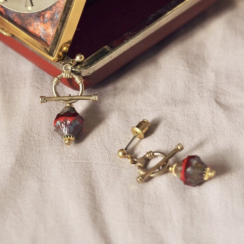 【限量】造型OT釦 可拆古董玻璃珠多戴法耳環-C款紅色 - 耳環/耳夾/耳骨夾 - 銅/黃銅 金色