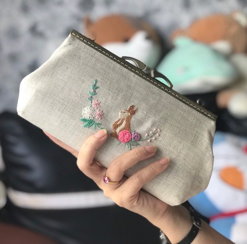 Clutch bag,hand-embroidered clutch bag,fabric clutch bag - 手拿包 - 棉．麻 