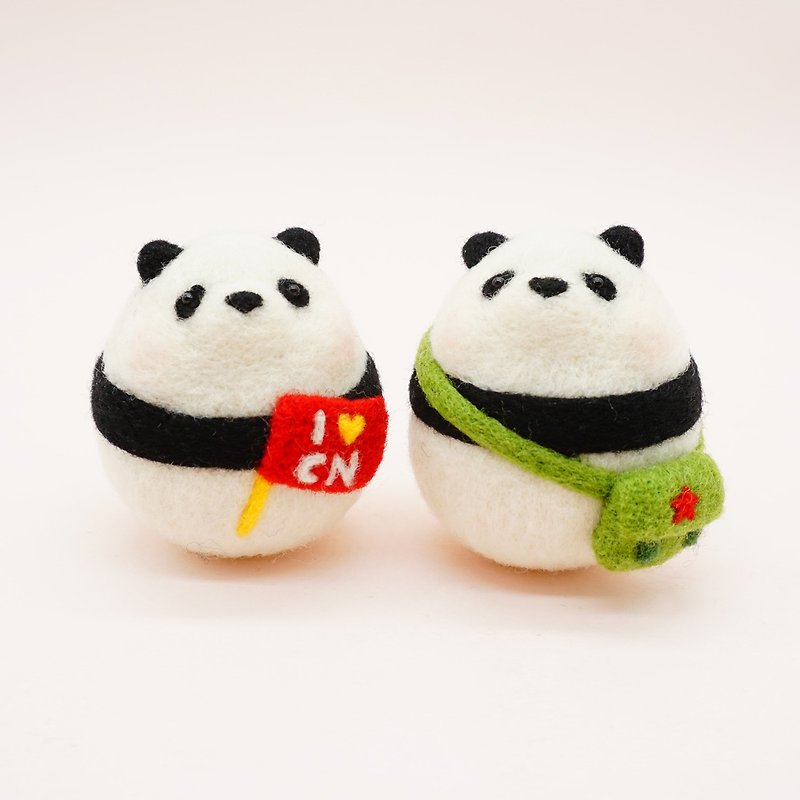 Handmade Needle Felt Panda Toy Wool Felt Panda Figune Desk Decoration Keychain - Keychains - Wool Multicolor
