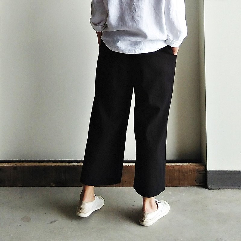 Elastic straight cropped trousers blended black - Women's Pants - Cotton & Hemp Black