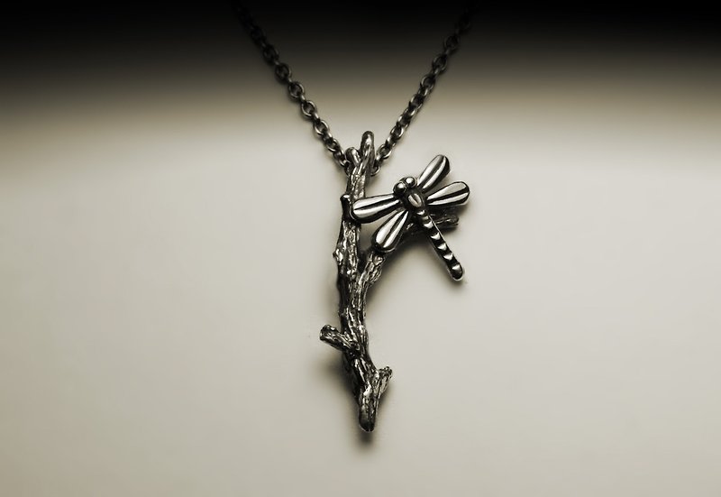 Dead branches dragonfly necklace - สร้อยคอ - โลหะ สีเงิน