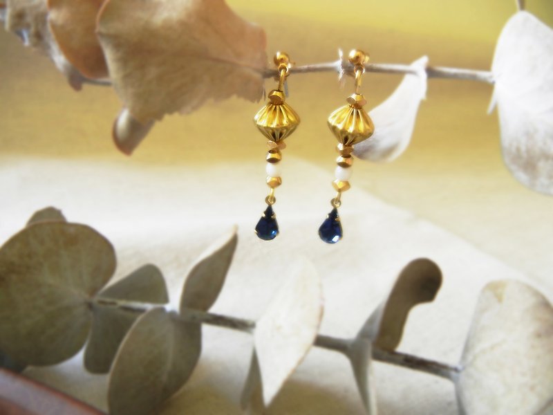 *coucoubird*sapphire light gem vintage brass earrings - ต่างหู - เครื่องเพชรพลอย สีน้ำเงิน