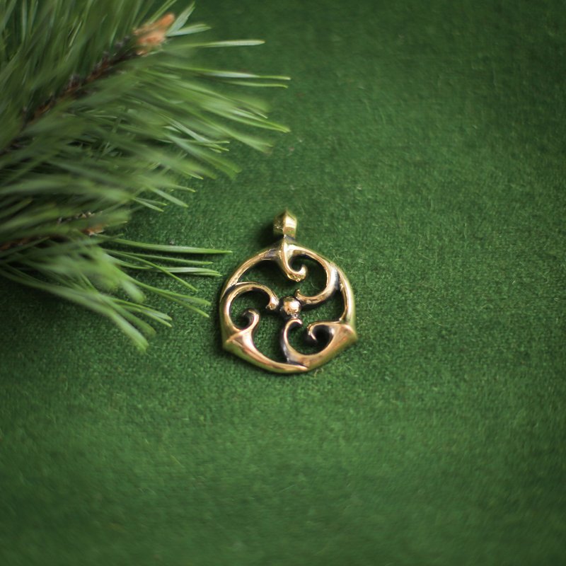 Triskele pendant on leather cord. Triskelion necklace. Celtic jewelry. Pagan Art - 項鍊 - 其他金屬 橘色