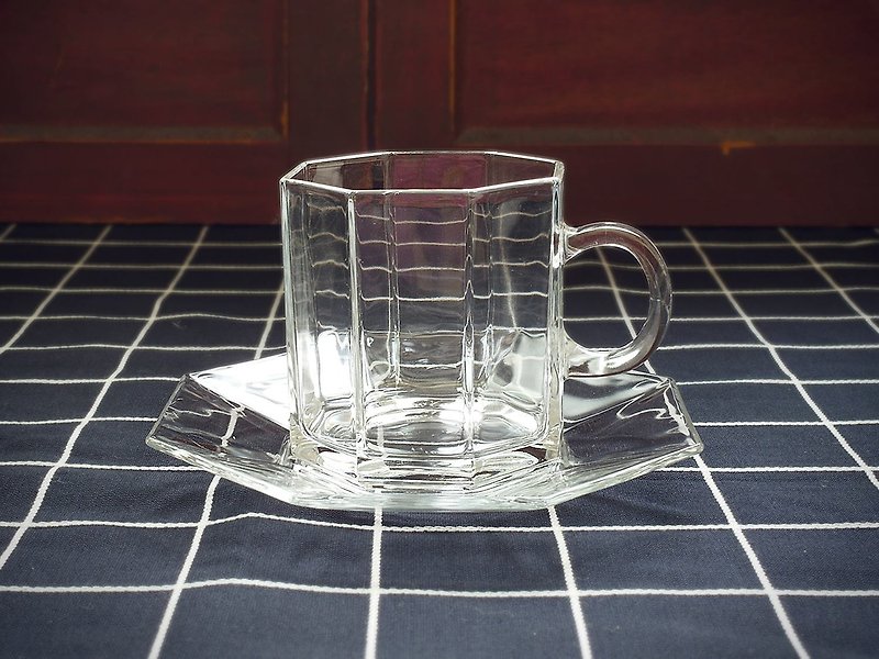 Early Arcoroc coffee cup and saucer set-octagonal - แก้วมัค/แก้วกาแฟ - แก้ว สีใส