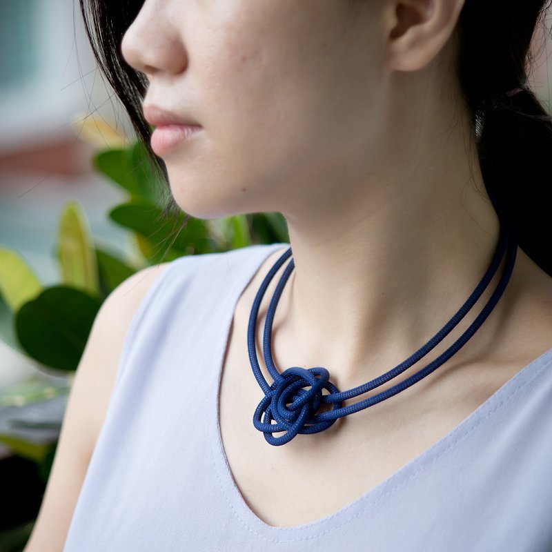 Lussli | Knitted Necklace - MINI ROSE (Blue) - สร้อยคอ - ผ้าไหม สีน้ำเงิน