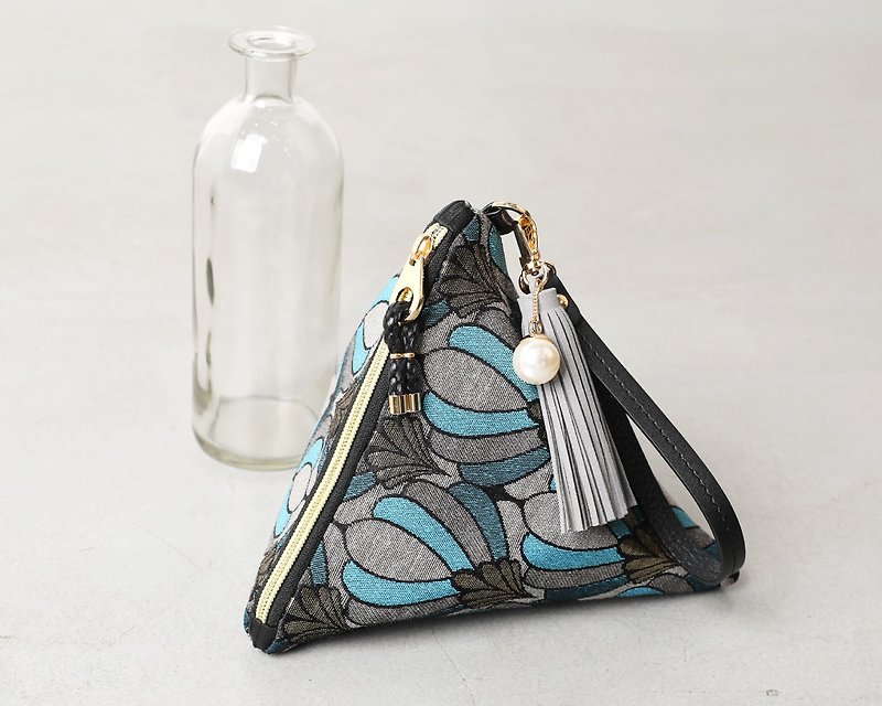 Queen Blue triangular clutch pouch bag - 化妝包/收納袋 - 其他材質 藍色