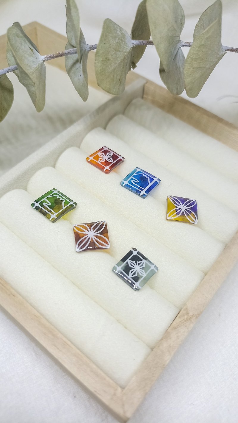Taiwan Impression×Iron Window Earrings - Earrings & Clip-ons - Resin Multicolor