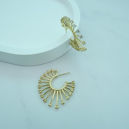 panne Crystal Post Earring in gold plated