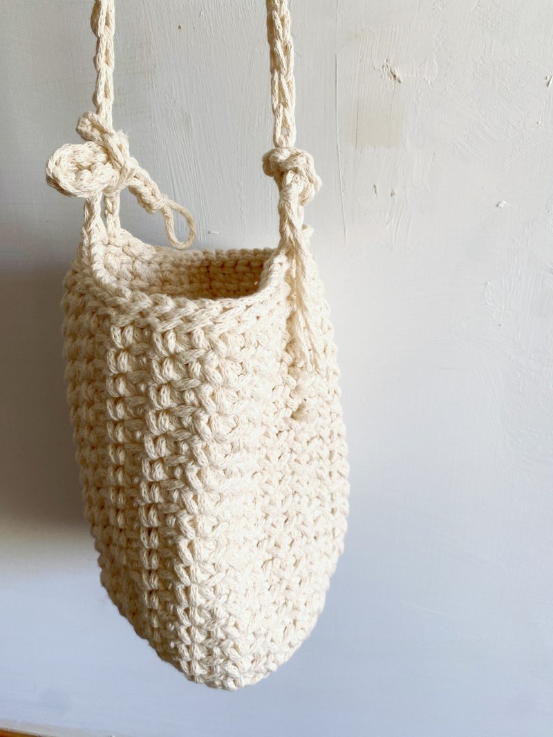 【好日手作】Handmade。手工韓國棉線編織米白色圓底側背斜背包 - 側背包/斜背包 - 棉．麻 白色
