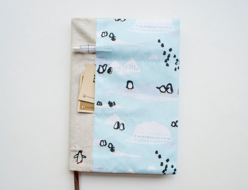 Peguin Waddle - adjustable A5 fabric bookcover - 書衣/書套 - 棉．麻 多色