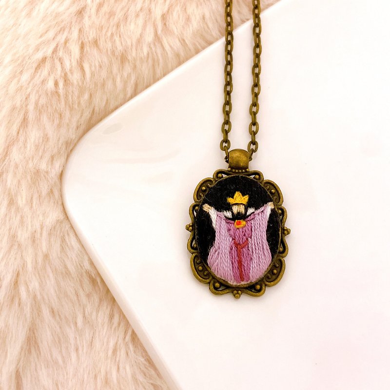 【Evil Queen is Here】Handmade Necklace - สร้อยคอ - โลหะ สีม่วง