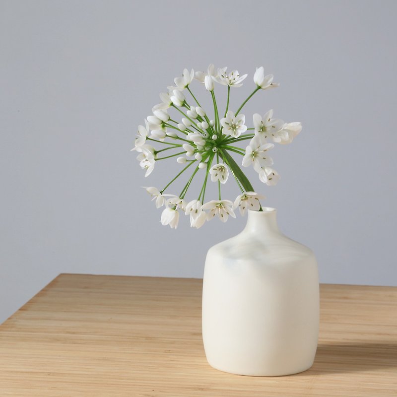 White pottery flower vase - Pottery & Ceramics - Porcelain White