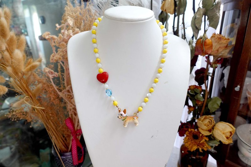 眼罩哥基小狗頸鏈項鏈 柯基綴施華洛水晶寶石紅心串珠頸鍊項鍊 - 項鍊 - 塑膠 多色