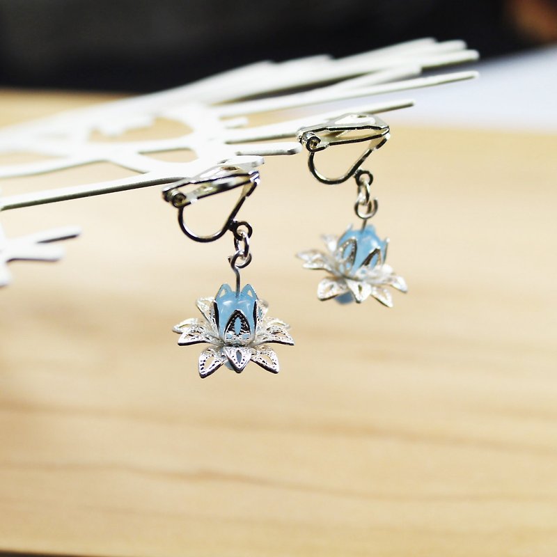 Flame Heavy Lotus Earrings Ice Blue Silver Clip Earrings Pin Earrings Exchangeable Sterling Silver Ice Blue Chalcedony Brass Silver Plated Natural Stone Earrings Chinese Antique Jewelry - Earrings & Clip-ons - Gemstone Blue