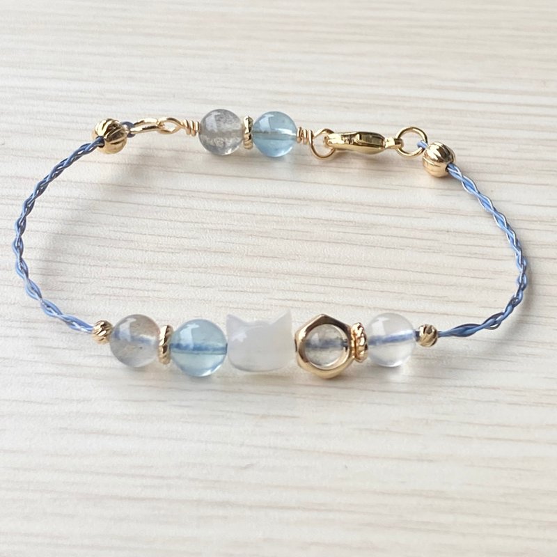 Blue Sea Cat Whispering Snow Dance Crystal Bracelet Japanese Steel Wire Bracelet - สร้อยข้อมือ - คริสตัล สึชมพู