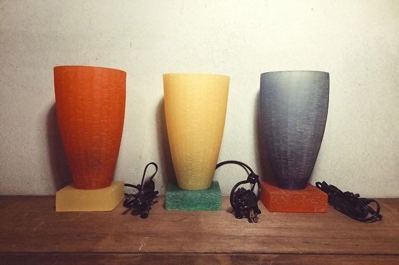 1998年新品限定ストックポップスタイルアンティークランプトロフィーランプ - 照明・ランプ - その他の素材 レッド