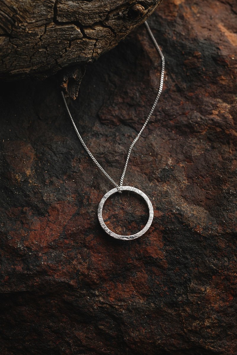 Muonionalusta meteorite circle pendant - Necklaces - Other Materials 