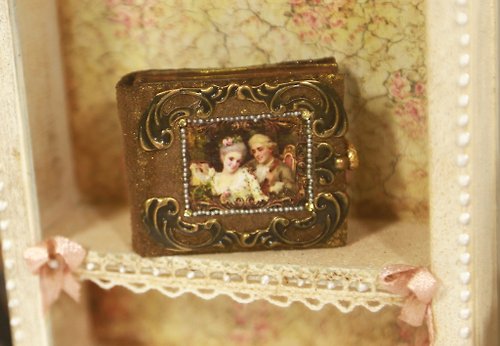 DollhouseKristi Miniature photo album for a dollhouse 1:12, vintage album 迷你书