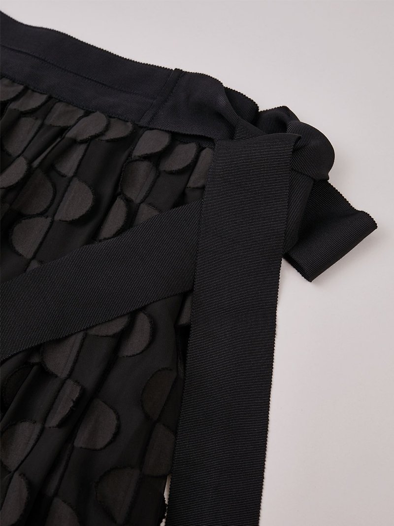 圓片燒花不規則下擺綁帶長裙/黑 - 裙子/長裙 - 其他人造纖維 黑色