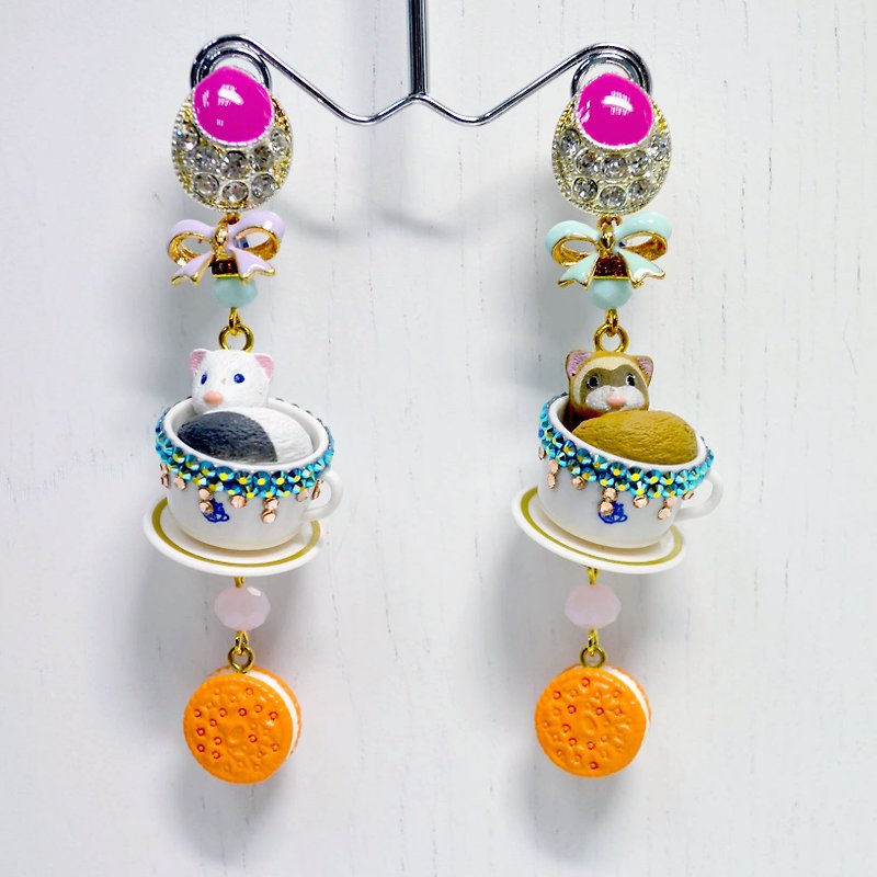Mink imitation jade teacup dessert earrings fire king style antique teacup shape - Earrings & Clip-ons - Plastic Multicolor