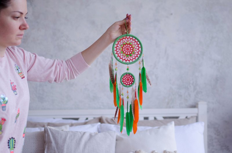 Dream catcher green orange dreamcatcher mandala wall hanging มันดาลา ดักฝัน - 壁貼/牆壁裝飾 - 繡線 紅色