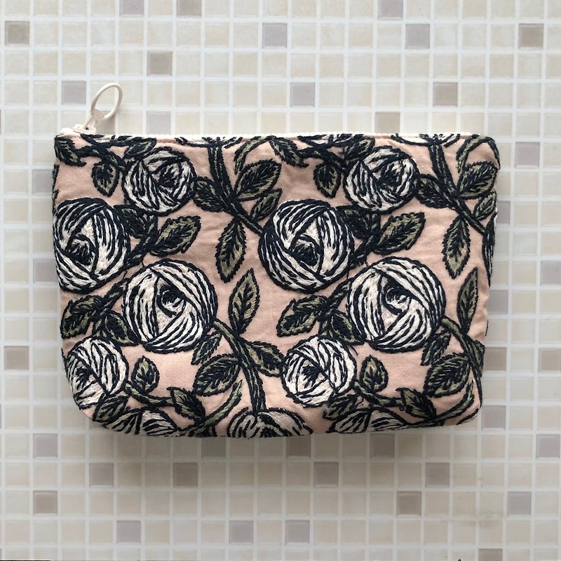 Cosmetic pouch Rosy rose pattern pink beige minaperhonen - กระเป๋าเครื่องสำอาง - ผ้าฝ้าย/ผ้าลินิน สึชมพู