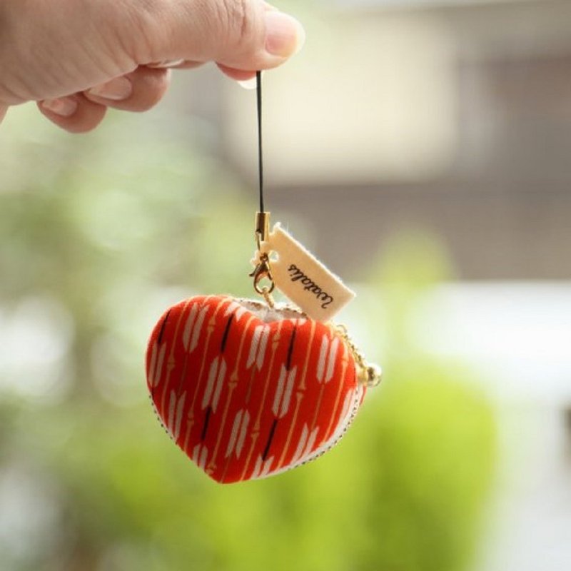 Kimono Macaron Case Heart Shape - กระเป๋าใส่เหรียญ - ผ้าฝ้าย/ผ้าลินิน สีแดง