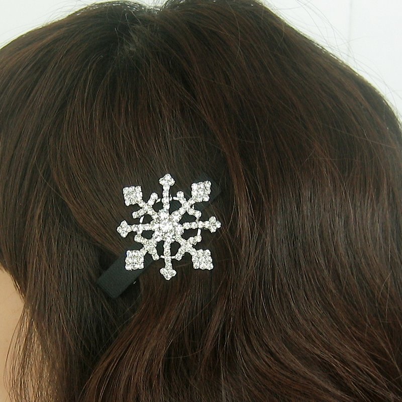 Snowflake hair clips, snow flakes, winter hair accessories - 髮飾 - 其他材質 白色