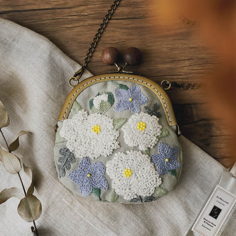 【雪絨花】口金包十字繡材料套組 手作包包禮物 | Xiu Crafts - 編織/刺繡/羊毛氈/縫紉 - 棉．麻 多色