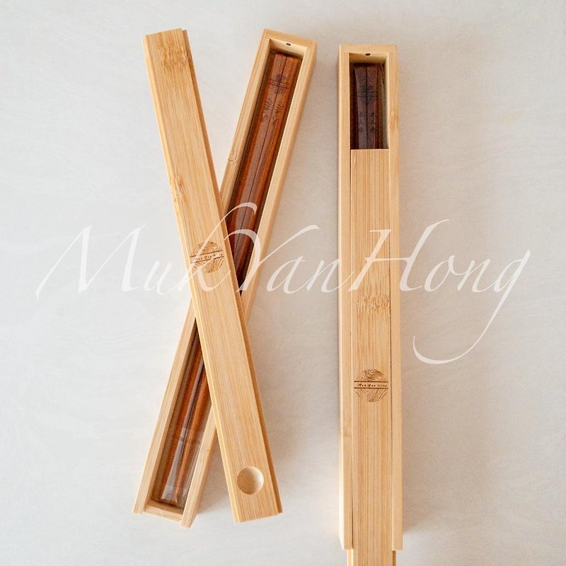 Custom-made wooden chopsticks, one pair for each person, each with different patterns, free engraving - ตะเกียบ - ไม้ สีนำ้ตาล