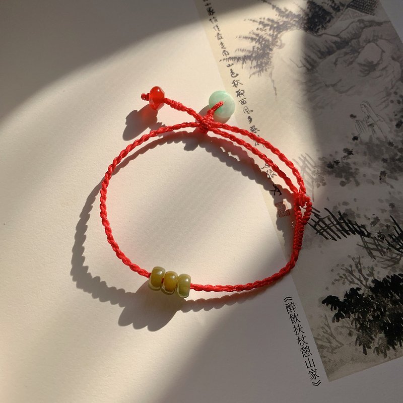 Handmade half. Natural Emerald Vintage Woven Red Hand Rope Literary Gift Agate Red Thin Bracelet - สร้อยข้อมือ - หยก สีแดง