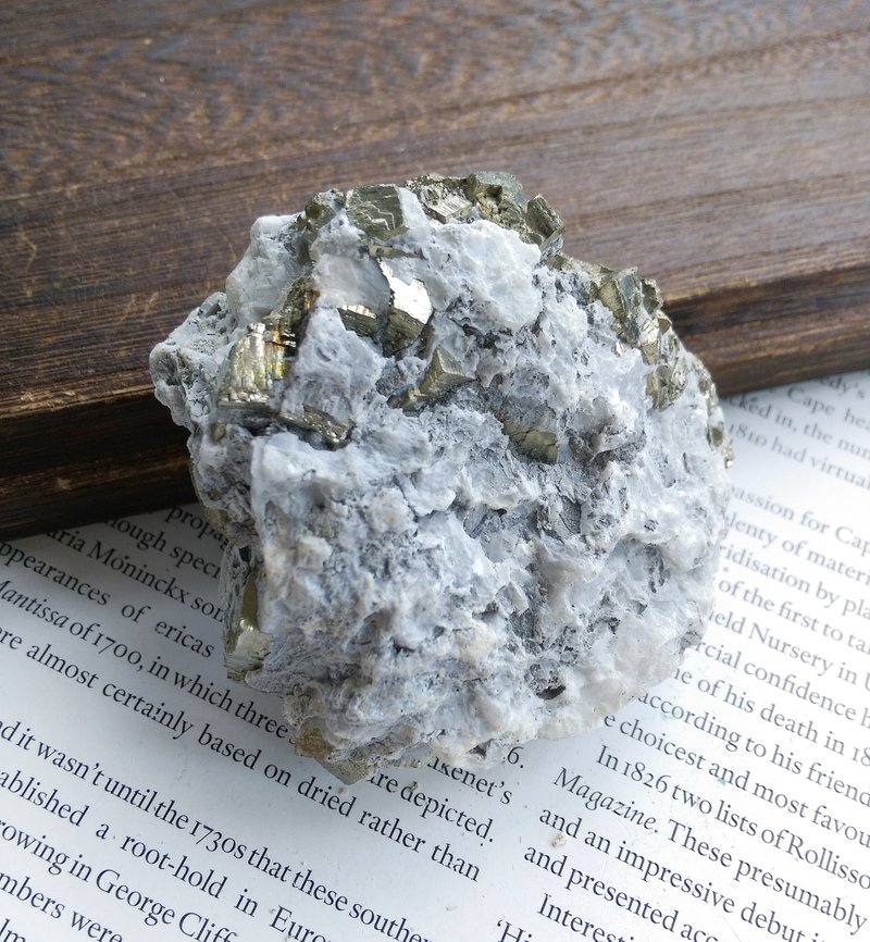 Quartz with Chalcopyrite 江西 水晶 黃銅礦共生 天然礦石 原礦 - 擺飾/家飾品 - 其他材質 