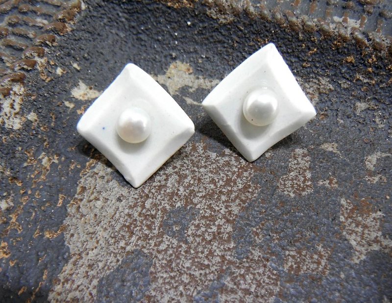 jewel pottery pierce square - Earrings & Clip-ons - Pottery White