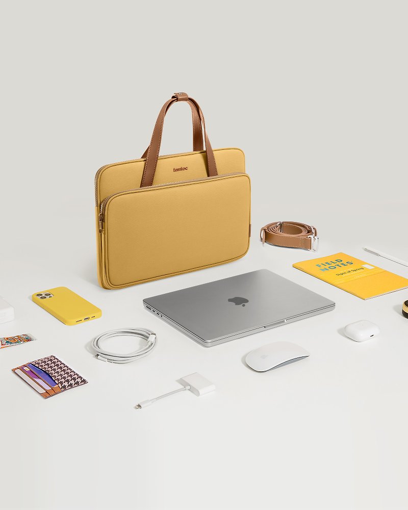 Tomtoc travel diary, mustard yellow, suitable for 14-inch MacBook Pro & 13-inch notebook computer - อื่นๆ - เส้นใยสังเคราะห์ สีเหลือง