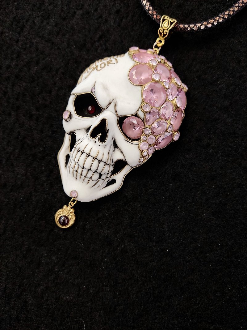 Memento Mori Pendant Skull Pendant Skull Necklace Skull Crystal Skull - Necklaces - Clay White