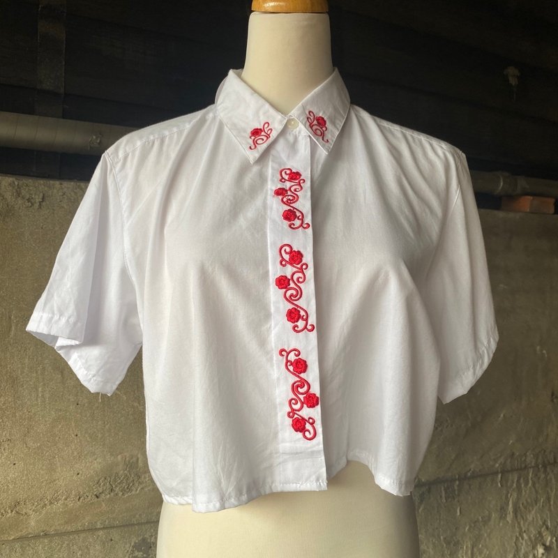 --兩光師古著--紅花刺繡短版襯衫 - 女襯衫 - 其他材質 白色