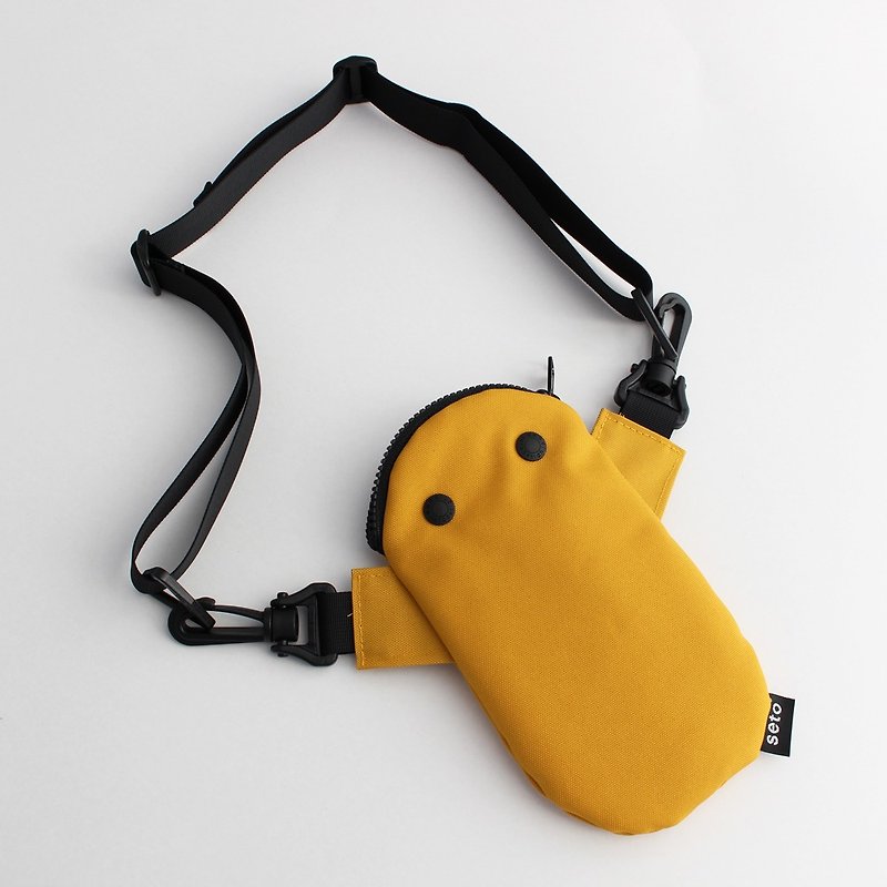 The creature iPhone case　Small bag　Mame-sagari　Yellow - กระเป๋าแมสเซนเจอร์ - เส้นใยสังเคราะห์ สีเหลือง