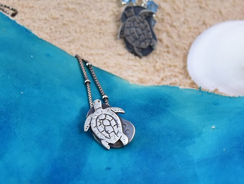 Brave turtles - Necklaces - Other Metals Blue