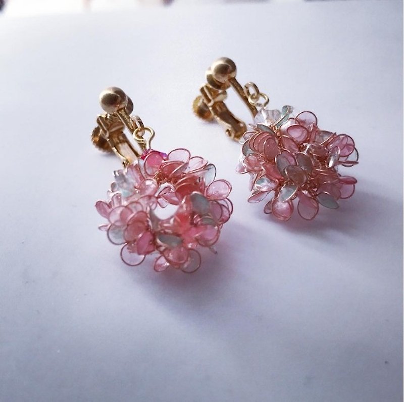 短款小花圈【櫻花粉】 - 耳環/耳夾 - 其他材質 粉紅色