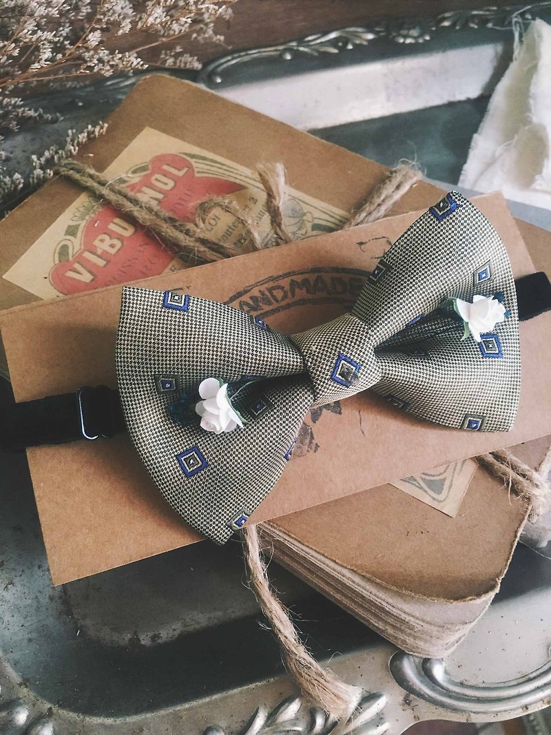 Papa's Bow Tie- antique handmade cloth flowers tie tie restructuring - Athens gentleman gray-brown - Rose Edition - เนคไท/ที่หนีบเนคไท - ผ้าไหม สีกากี