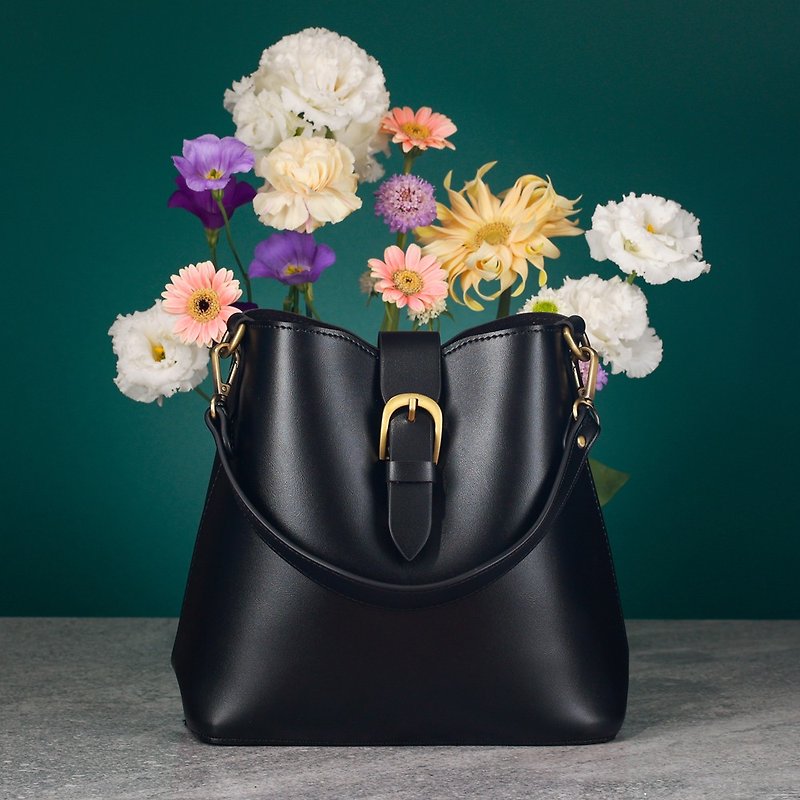 Photosynthetic Cambridge Bucket Bag - Black Birthday Environmentally Friendly Gift Shoulder Back Slant Back Vintage Leather